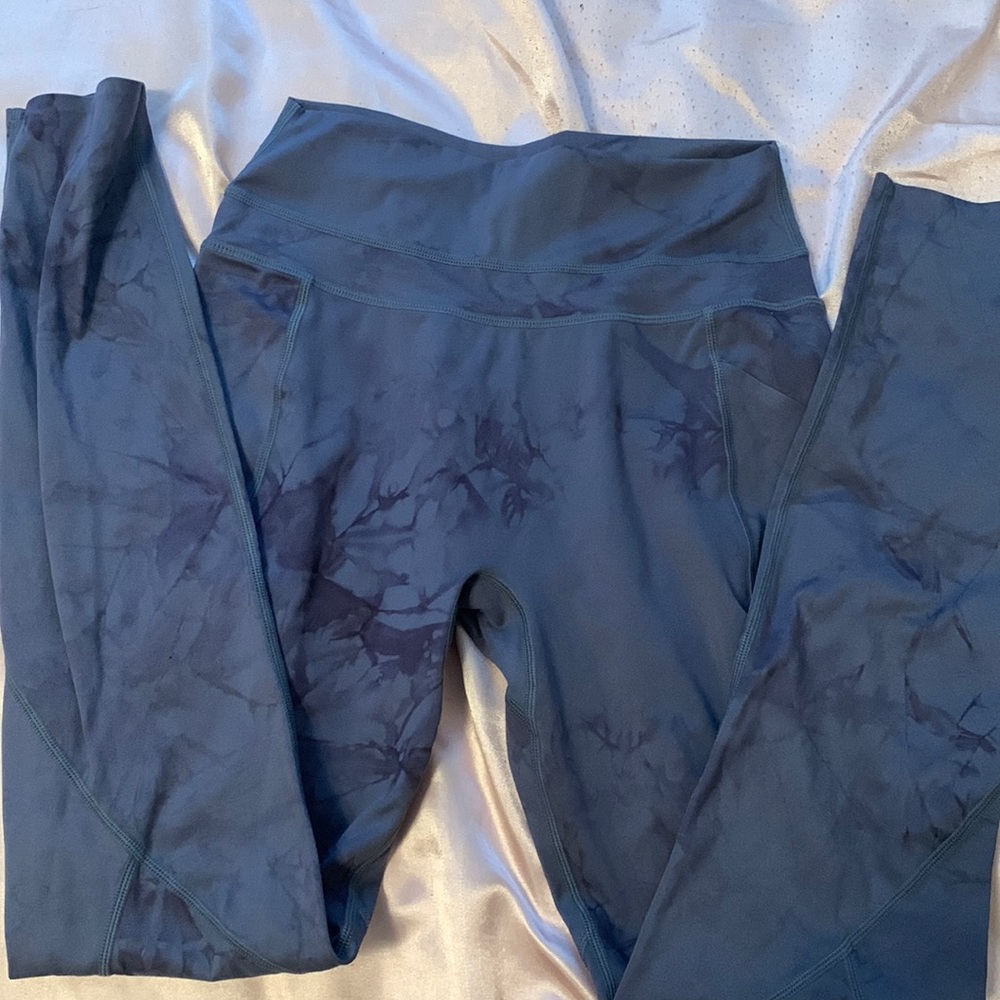 Alphalete Tie dye blue leggings. Only worn once. Size MEDIUM